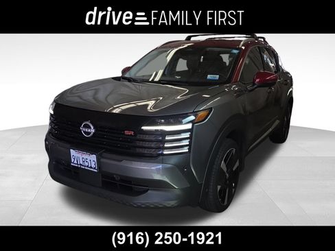 Used 2025 Nissan Kicks SR FWD image 1