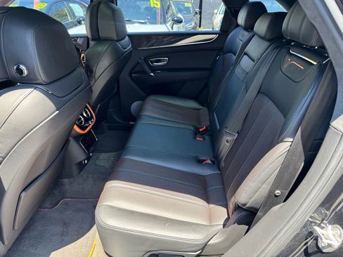 Used 2020 Bentley Bentayga Design Series image 24