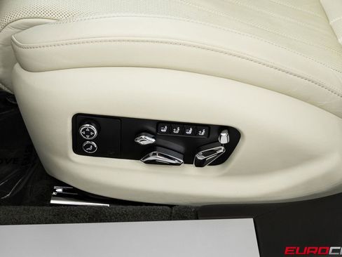 Used 2023 Bentley Flying Spur V8 image 38