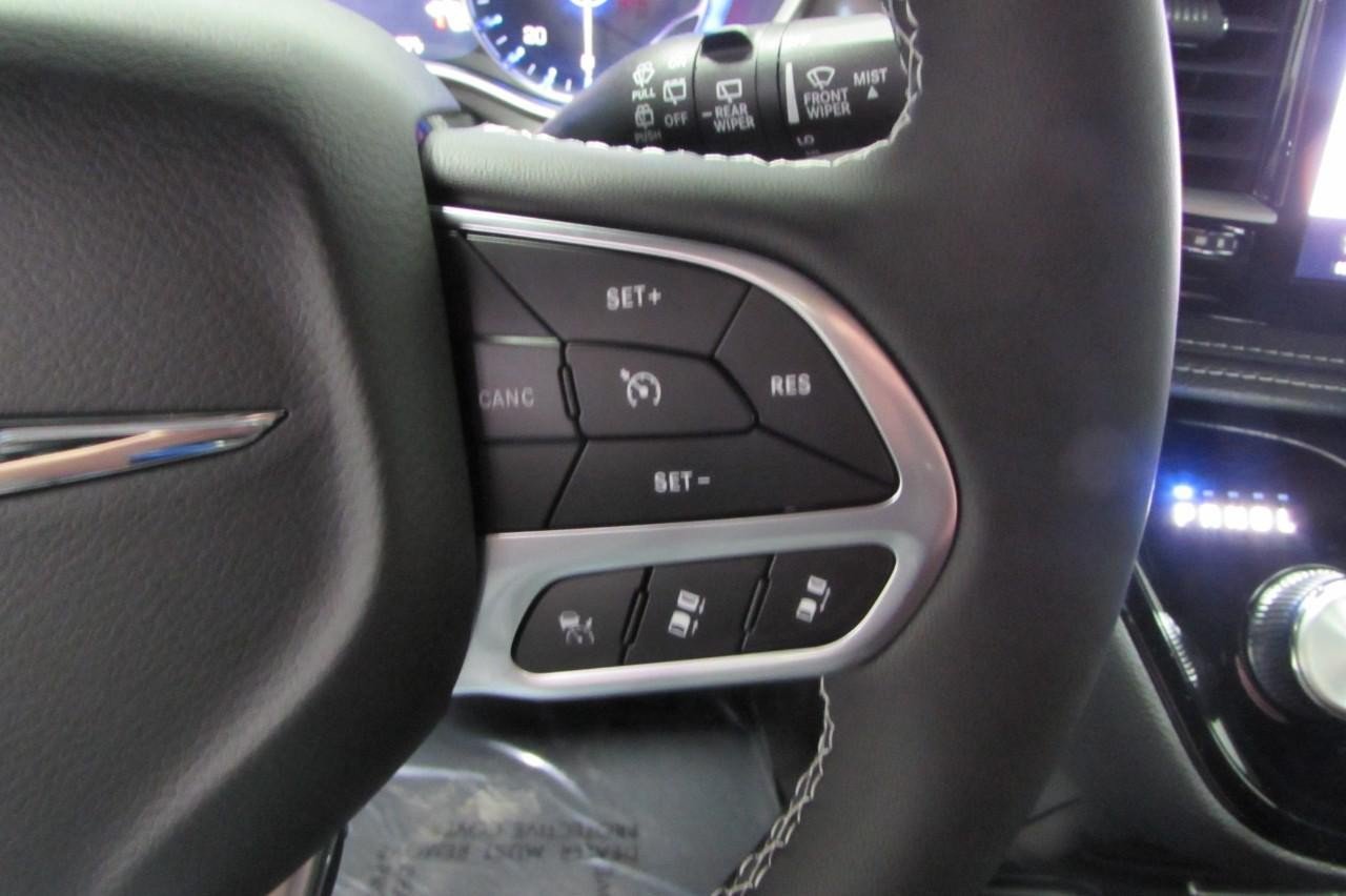 New 2025 Chrysler Pacifica Select FWD image 16
