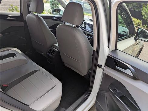 Certified 2023 Volkswagen Taos SE w/ Black Wheel Package FWD image 14