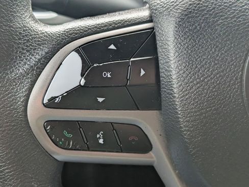 Used 2019 Jeep Cherokee Latitude w/ Popular Appearance Group image 12