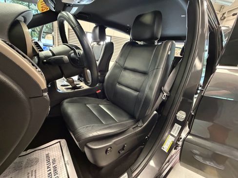 Used 2017 Jeep Grand Cherokee Limited AWD/4WD image 7