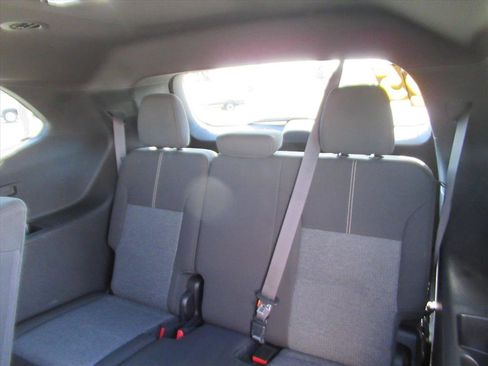 Used 2025 GMC Acadia Elevation image 30