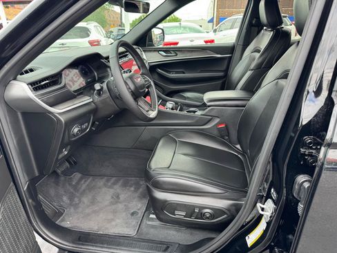 Used 2025 Jeep Grand Cherokee Limited AWD/4WD image 12