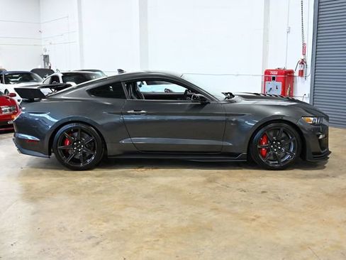 Used 2020 Ford Mustang Shelby GT500 w/ Carbon Fibre Track Pack image 17