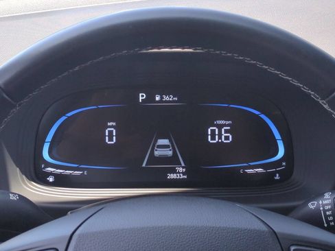 Used 2025 Hyundai Venue SEL FWD image 16