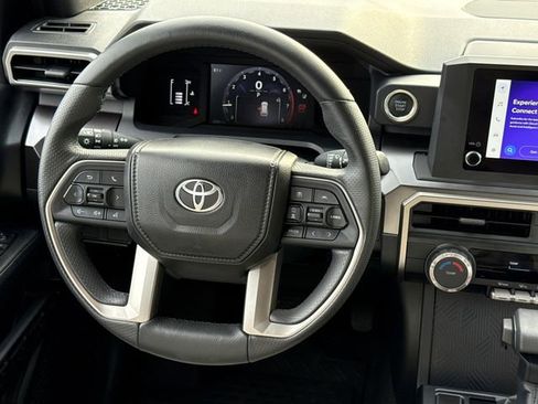 Used 2025 Toyota 4Runner SR5 AWD/4WD image 14