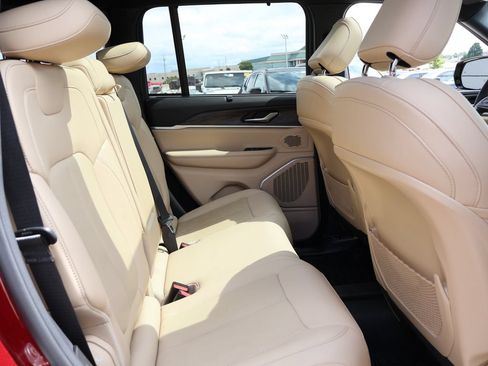 Used 2022 Jeep Grand Cherokee Limited 4xe w/ Luxury Tech Group II AWD/4WD image 11