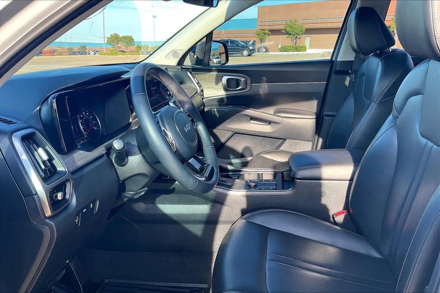 Used 2023 Kia Sorento S w/ Panoramic Sunroof Package AWD/4WD image 2