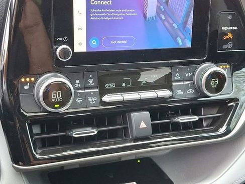 Used 2023 Toyota Highlander XLE image 23