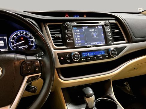 Used 2018 Toyota Highlander XLE AWD/4WD image 7