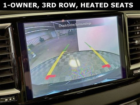 Used 2024 Chrysler Pacifica Touring-L image 14