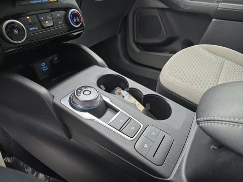 Used 2022 Ford Escape SE image 39