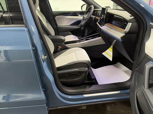 New 2026 Volkswagen Tiguan SEL R-Line image 34