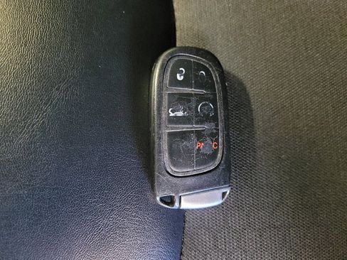 Used 2019 Jeep Cherokee Latitude Plus w/ Comfort/Convenience Group image 32