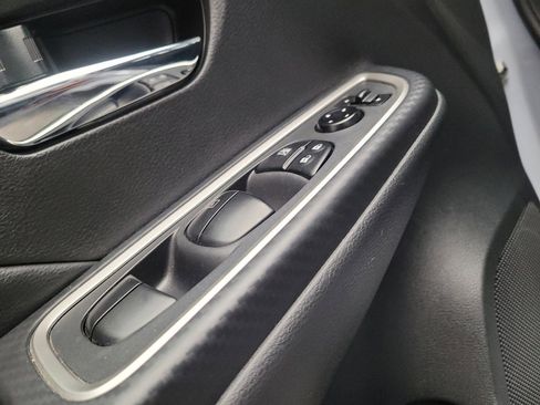 Used 2025 Nissan Versa SR FWD image 27