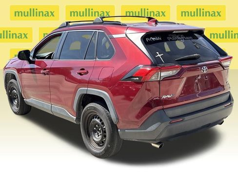 Used 2019 Toyota RAV4 LE image 9