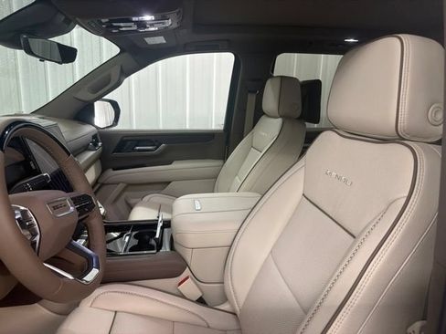 Used 2026 GMC Yukon Denali w/ Denali Reserve Package AWD/4WD image 11
