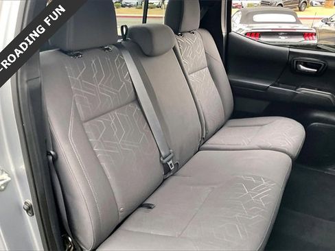 Used 2017 Toyota Tacoma TRD Sport image 26