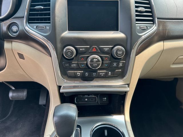 Used 2018 Jeep Grand Cherokee Laredo AWD/4WD image 17