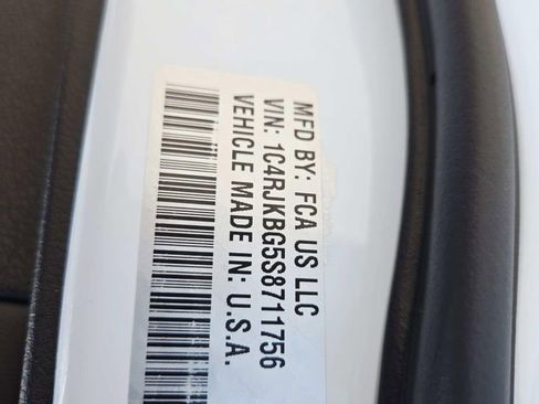 Used 2025 Jeep Grand Cherokee L Limited w/ Luxury Tech Group II image 40