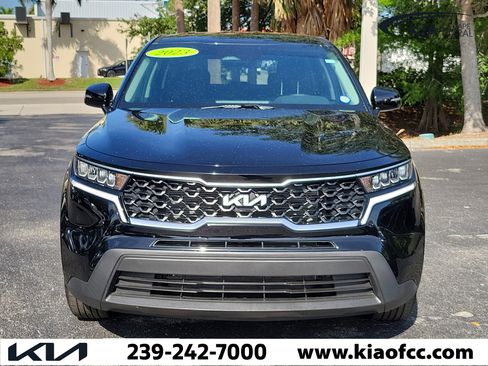 Used 2023 Kia Sorento LX FWD image 2