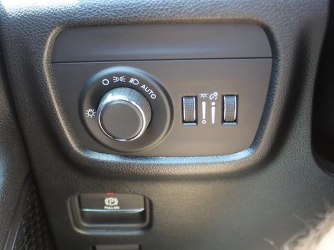 Used 2025 Jeep Grand Cherokee Altitude AWD/4WD image 20