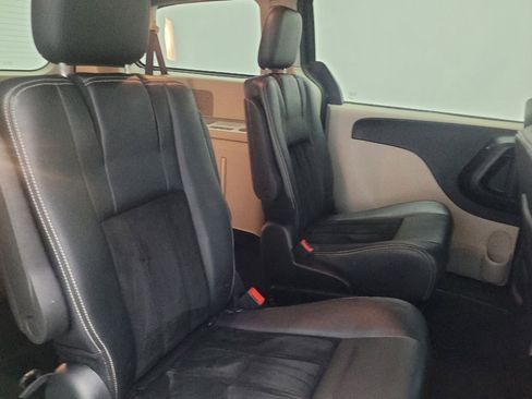 Used 2017 Dodge Grand Caravan SXT image 19
