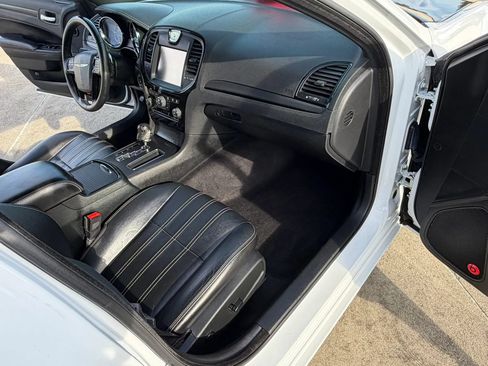 Used 2013 Chrysler 300 S RWD image 33