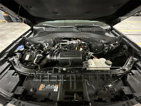 Used 2021 Ford Explorer XLT w/ Equipment Group 202A image 14
