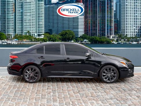 Used 2025 Toyota Corolla SE w/ SE Premium Package image 4