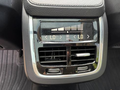 Used 2016 Volvo XC90 T6 Momentum AWD/4WD image 19