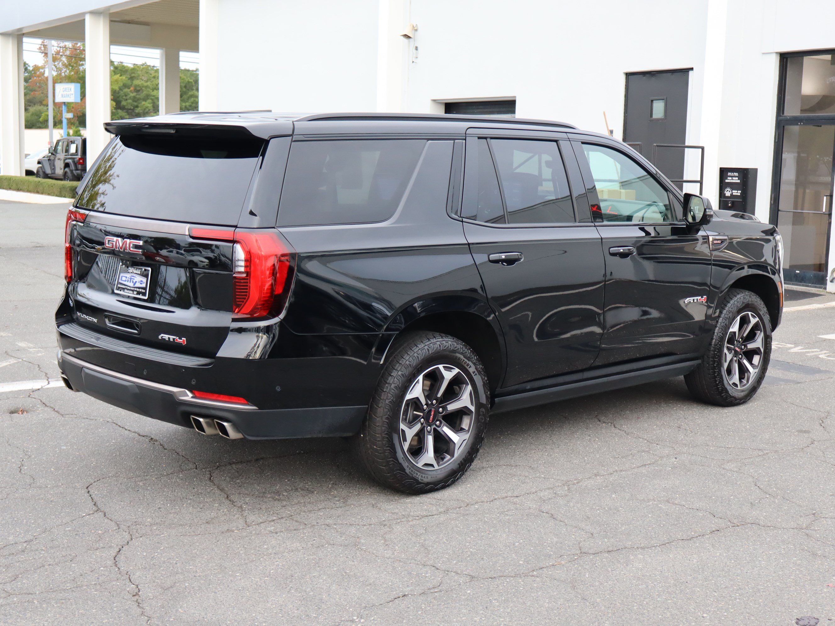 Used 2025 GMC Yukon AT4 Ultimate AWD/4WD image 10