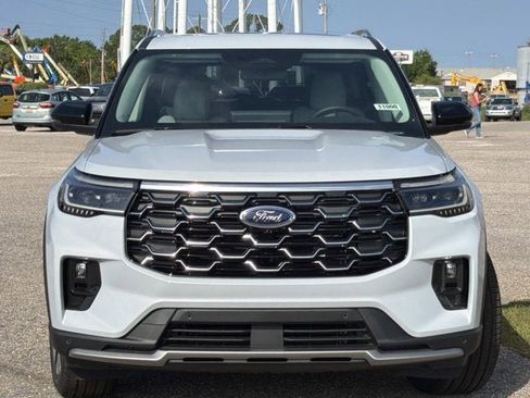 New 2026 Ford Explorer Platinum AWD/4WD image 2