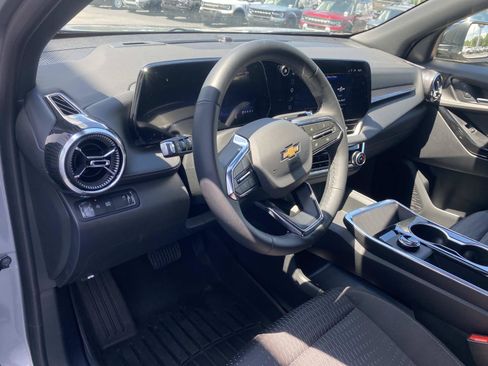 Used 2026 Chevrolet Equinox LT w/ LPO, Floor Liner Package FWD image 17