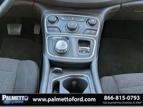 Used 2016 Chrysler 200 Limited w/ Anniversary Edition FWD image 17