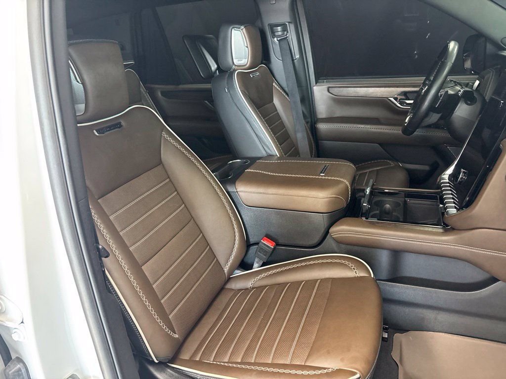 Used 2025 GMC Yukon Denali Ultimate w/ LPO, Floor Liner Package AWD/4WD image 14