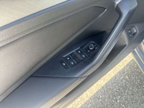 Used 2024 Volkswagen Jetta SE FWD image 13