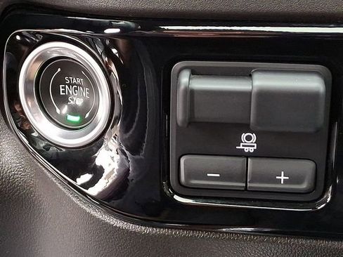 Used 2023 Chevrolet Silverado 1500 High Country image 31