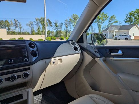 Used 2013 Volkswagen Tiguan SEL image 18