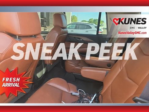 Used 2017 Cadillac Escalade Luxury AWD/4WD image 8
