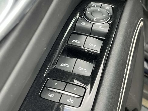 Used 2022 Cadillac Escalade ESV Premium Luxury Platinum AWD/4WD image 32