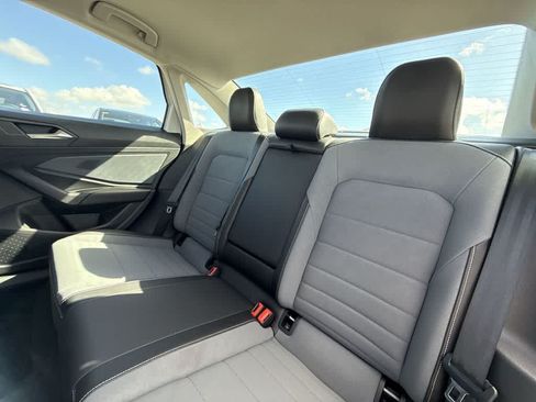 Used 2025 Volkswagen Jetta SE FWD image 22