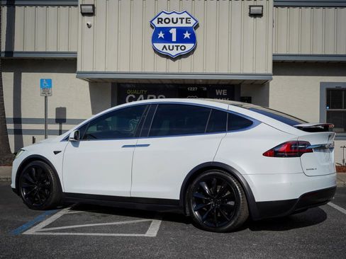 Used 2018 Tesla Model X 75D AWD/4WD image 2