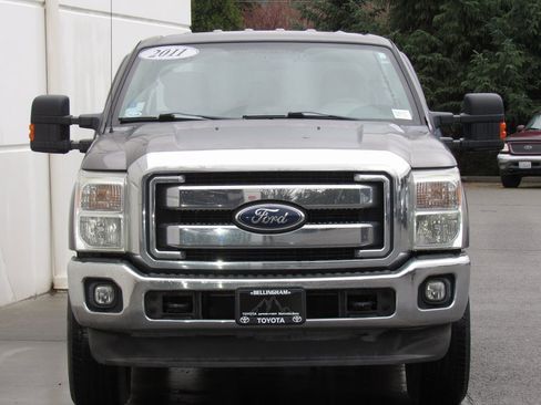 Used 2011 Ford F250 XLT w/ Camper Pkg image 3