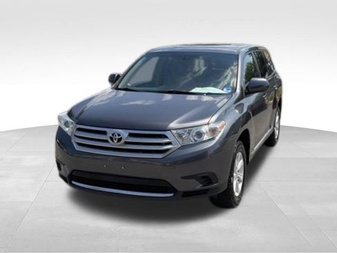 Used 2013 Toyota Highlander FWD w/ Cold Weather Pkg image 38