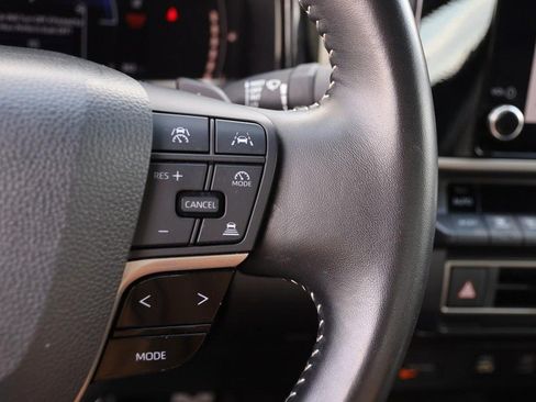 Used 2025 Toyota Camry SE FWD image 13