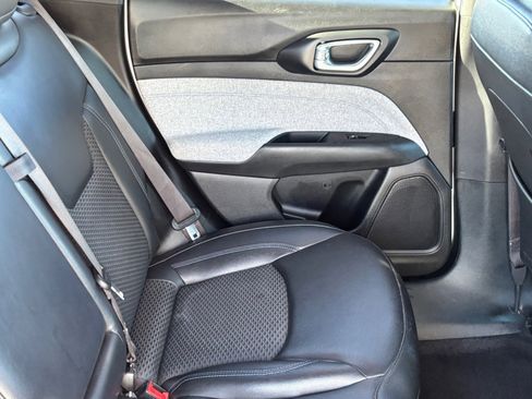 Used 2023 Jeep Compass Latitude image 13