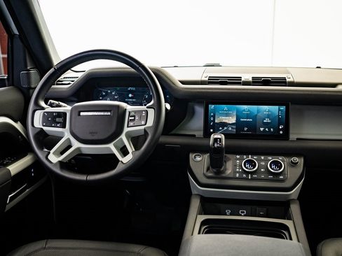 Used 2023 Land Rover Defender 90 S image 29